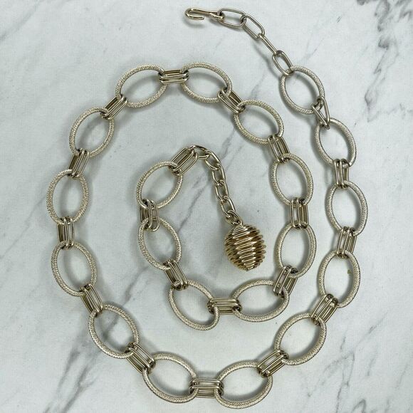 Gold Tone Oval Chain Link Belt with Beehive Swirl Charm - One Size ✨ - Picture 1 of 10